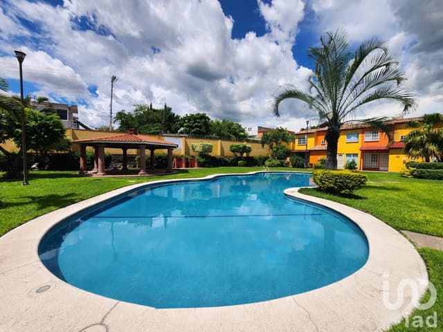 Casa en venta 3 recamaras Fracc Los colorines, Morelos con alberca