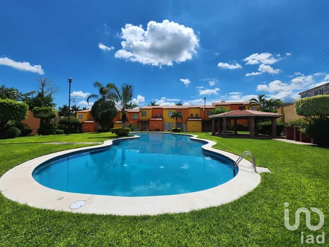 Casa en venta 3 recamaras Fracc Los colorines, Morelos con alberca