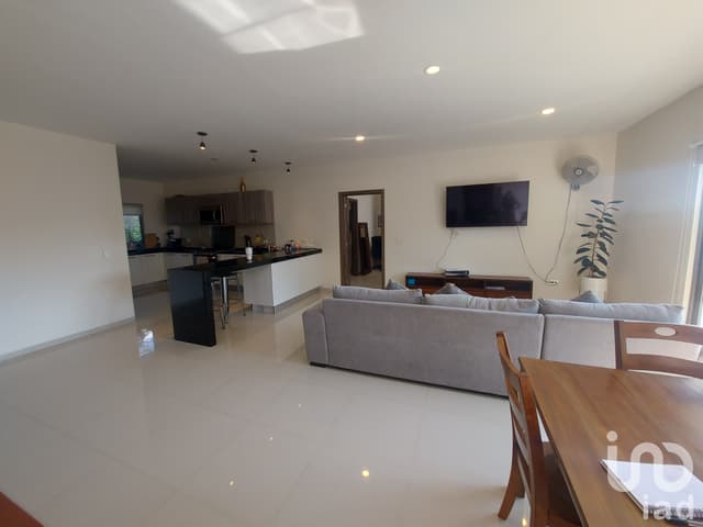 Departamento amplio de 3 recámaras en condominio con vigilancia, alberca, gimnasio en Cuernavaca