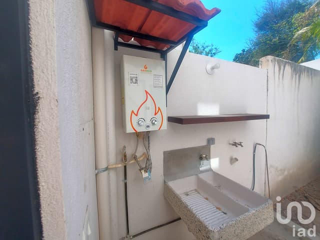 Casa 3 recámaras con roof garden en fraccionamiento con vigilancia y alberca