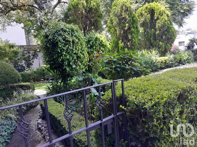 CASA BOSQUES DE LAS LOMAS