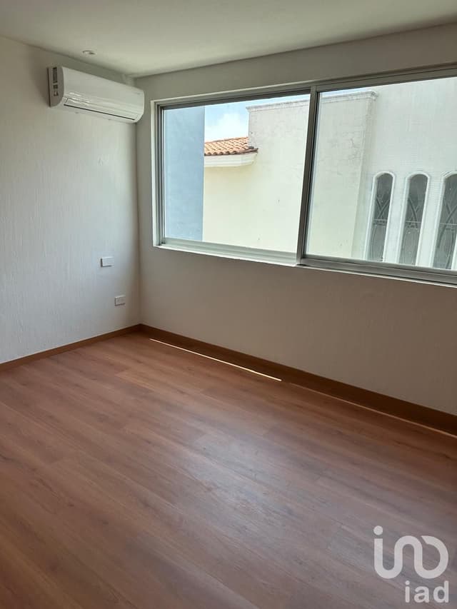 CASA EN ELFRACCIONAMIENTO DEL MANANTIALCOMPLETAMENTE REMODELADA EN TLAJOMULCO DE ZUÑIGA JALISCO