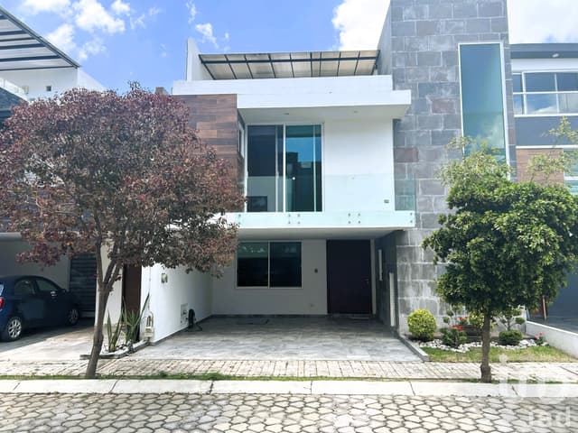Casa en Venta en Lomas de Angelópolis, a tan solo 2 minutos de Barrio Cascatta