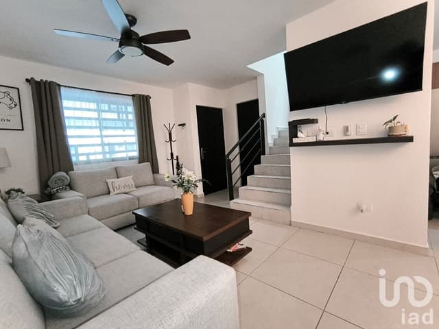 Casa en Venta con seguridad privada en Toscana Residencial, Dominio Cumbres