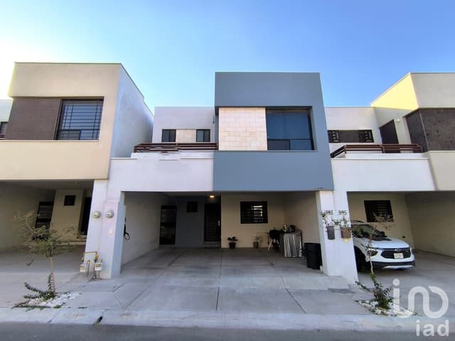 Casa en Venta con seguridad privada en Toscana Residencial, Dominio Cumbres