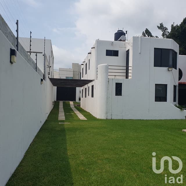 CASA EN VENTA EN FRACCIONAMIENTO JARDINES DE TLAYACAPAN