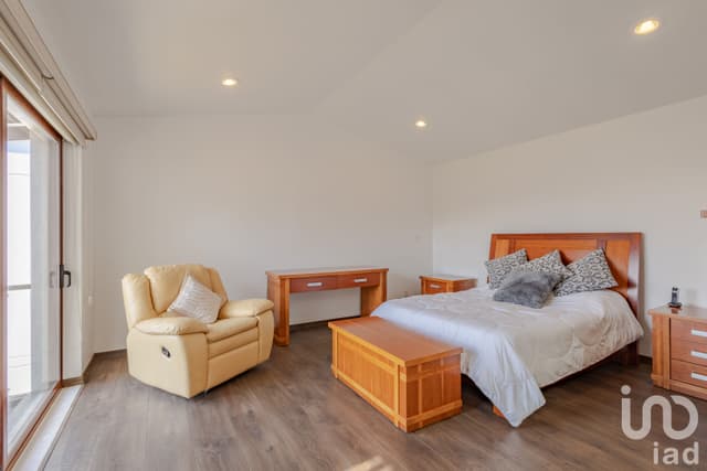 Casa en Venta en Rincón de los Encinos a un costado del Club de Golf.