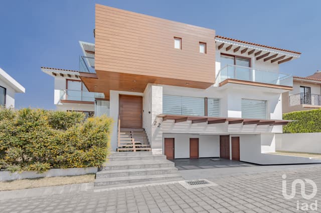 Casa en Venta en Rincón de los Encinos a un costado del Club de Golf.