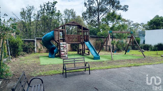 Casa de lujo en esquina en Altozano, equipada con domótica y diseño de vanguardia