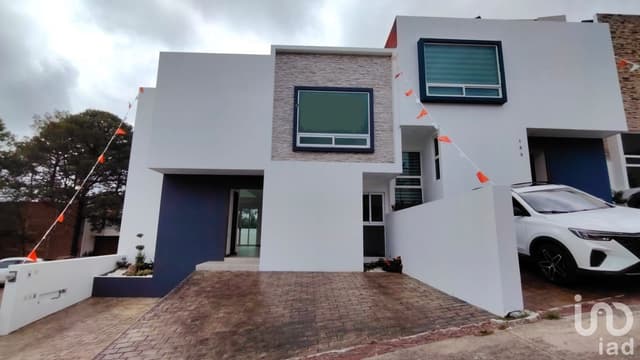 Casa de lujo en esquina en Altozano, equipada con domótica y diseño de vanguardia