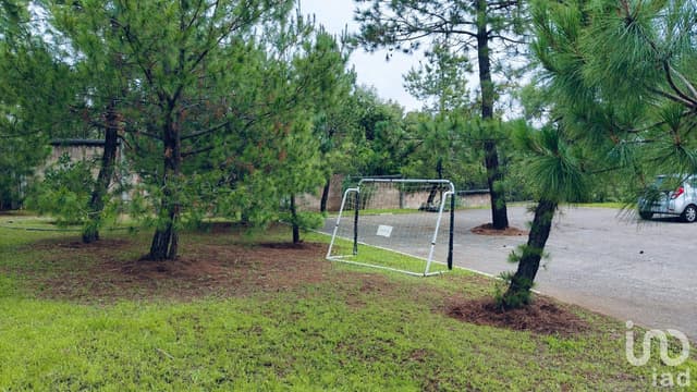 ¡Exclusiva Casa Inteligente en Altozano con Jardín y 3 Cocheras!