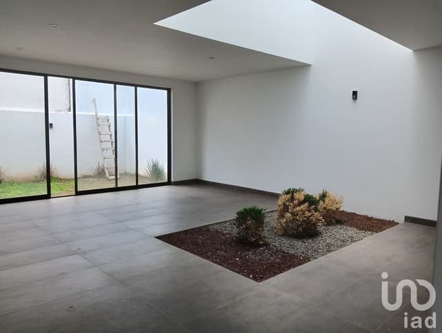 Casa en Venta Amplia y moderna residencia de 3 recámaras en en Privado Loma Alta Tres Marías