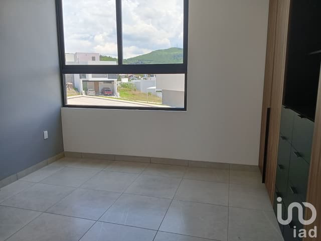 Casa en Venta Elegante Residencia en Privado Loma Alta Tres Marías 3 Recámaras, Jardín