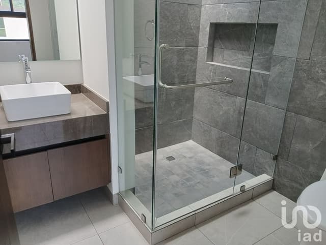 Casa en Venta Elegante Residencia en Privado Loma Alta Tres Marías 3 Recámaras, Jardín