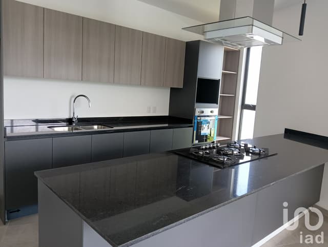 Casa en venta en Privado Lomalta Tres Maria con Cocina Equipada y Jardín Interno