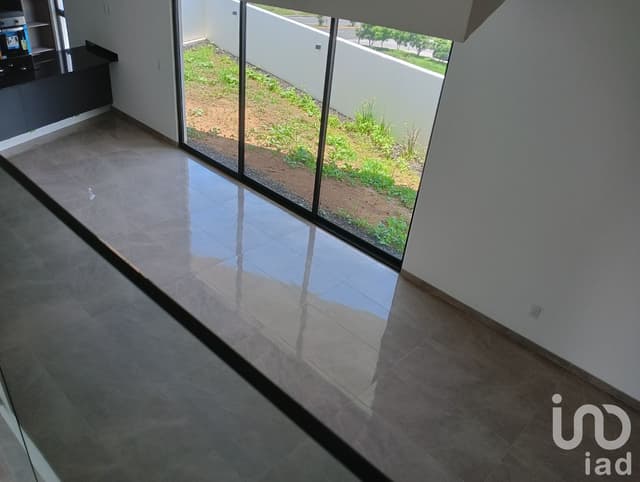 Casa en venta en Privado Lomalta Tres Maria con Cocina Equipada y Jardín Interno