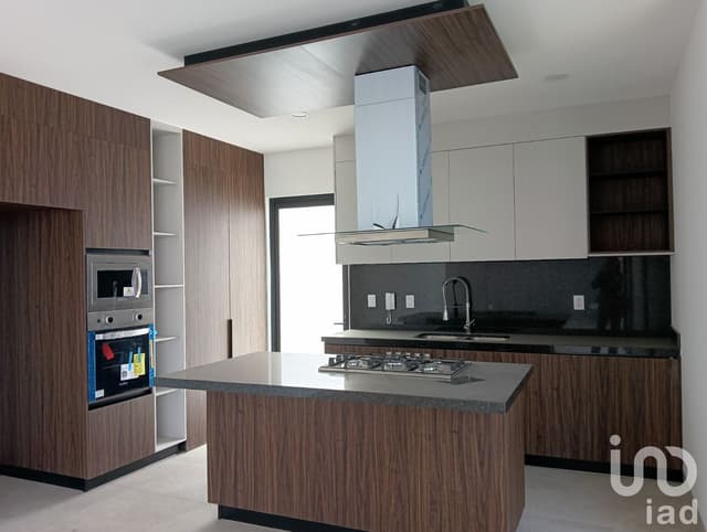 Residencia Nueva en Privado Lomalta Tres Marías Estrena con 3 Suites y Jardín