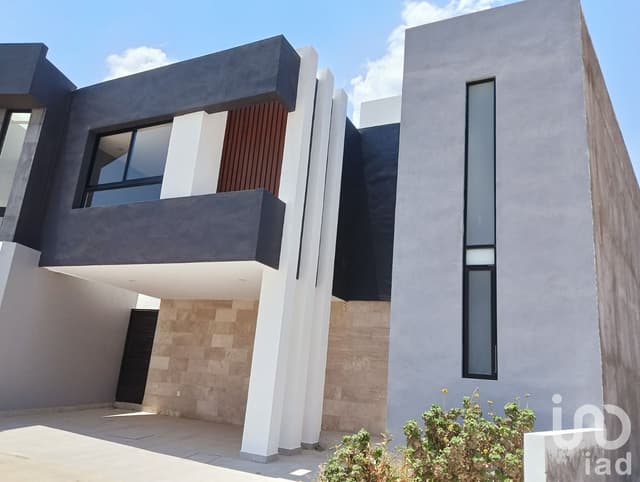 Residencia Nueva en Privado Lomalta Tres Marías Estrena con 3 Suites y Jardín