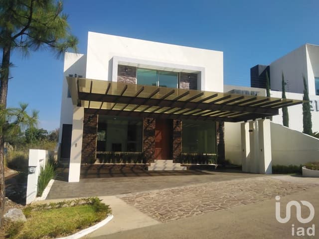 Casa en venta con Alberca Privada Vive el Lujo en el Coto Exclusivo de Altozano El Encinar