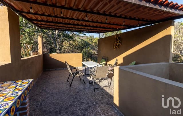 Casa escriturada en Xolatlaco, Tepoztlán, Morelos.