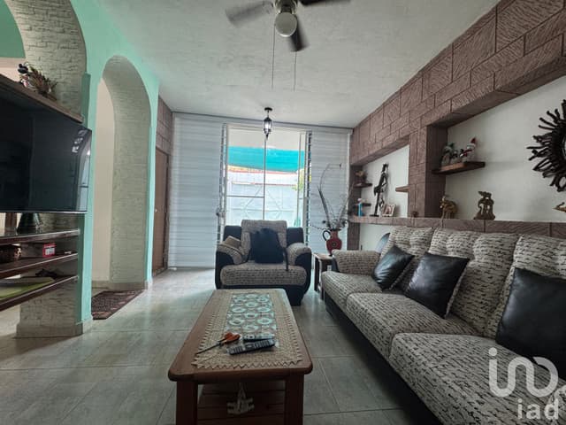 Casa en Venta con excelente ubicación, en Cuernavaca. A 2 minutos de Galerías y Averanda.