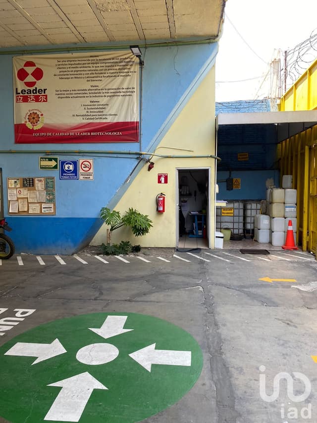 BODEGA CON OFICINAS BOULEVARD CELAYA