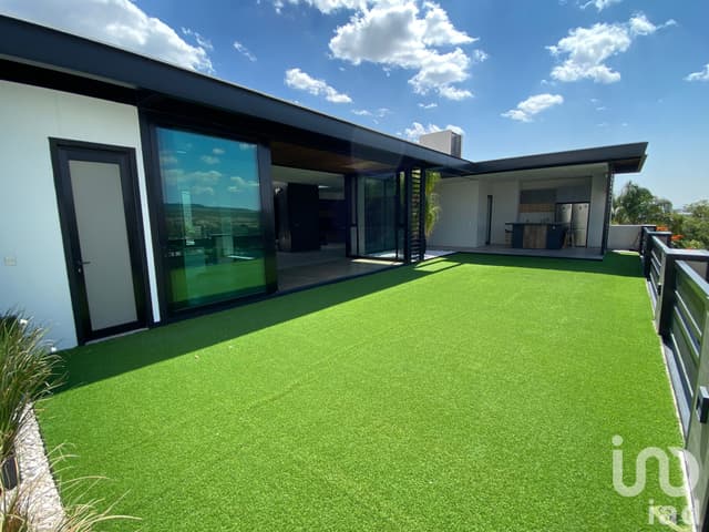 JURIQUILLA CASA EN VENTA INCREÍBLE VISTA