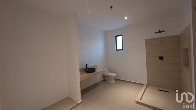 "Casa en Venta en Parque Natura, Mérida: Amplios Espacios y Entorno Natural