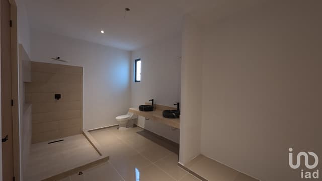 "Casa en Venta en Parque Natura, Mérida: Amplios Espacios y Entorno Natural