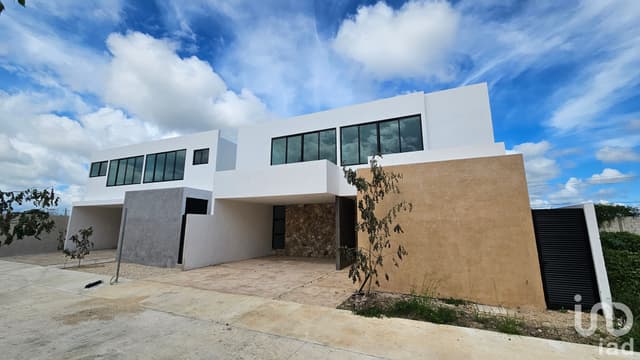 Casa en Venta en Privada Parque Natura, al Norte de Mérida – Lista para Entrega