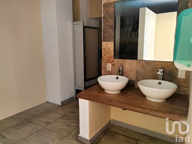 Oportunidad Comercial en Renta – Local en Vista Hermosa, Perfecto para Acuática