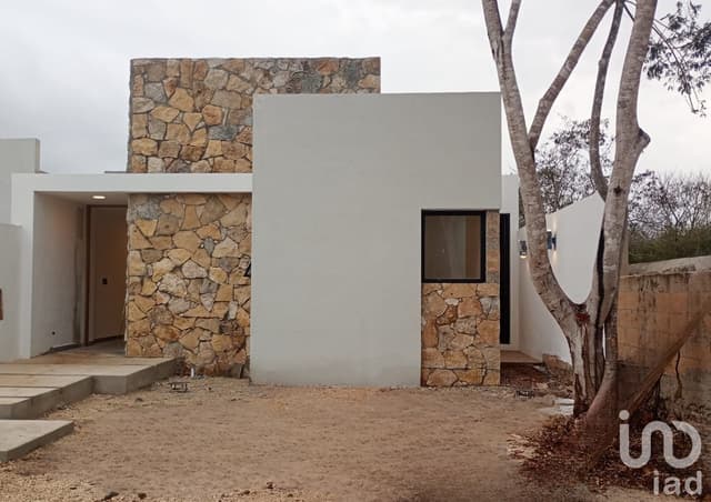 Casa Residencial de 1 Piso con Piscina Infinita en Conkal, Mérida