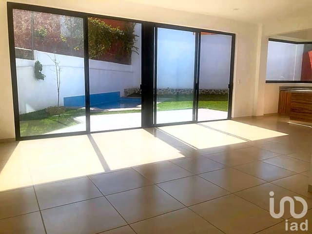 Casa con Alberca y Seguridad en Lomas Tetela