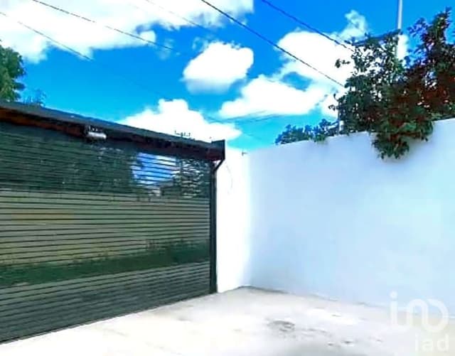 Casa Sola en Venta Un Nivel en Cholul Centro