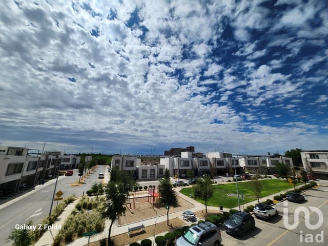 CASA DE 3 NIVELES EN VENTA ZONA CAMPOS ELISEOS