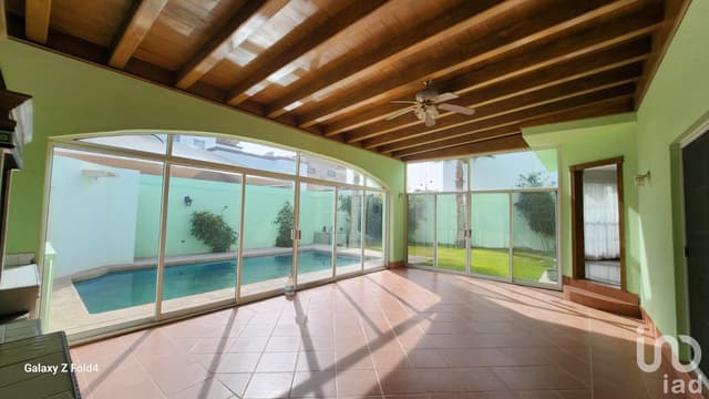 SE VENDE CASA SECTOR 2 DE CAMPOS ELISEOS DE 2 NIVENES CON ALBERCA