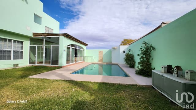 SE VENDE CASA SECTOR 2 DE CAMPOS ELISEOS DE 2 NIVENES CON ALBERCA