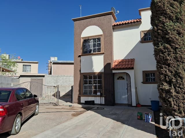 CASA EN VENTA EN FRACC. ALDABAS FRENTE A PARQUE