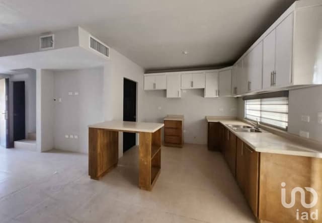 SE RENTA CASA NUEVA, ESQUINA, CASA CLUB Y GIMNASIO