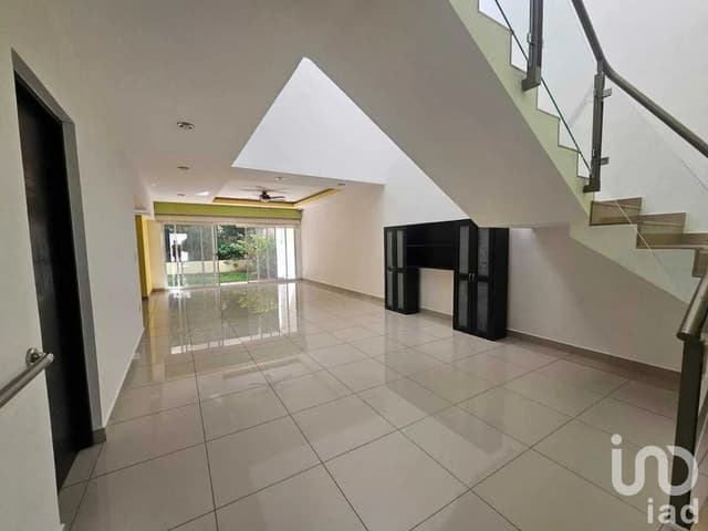 CASA EN VENTA EN RESIDENCIAL SAN CARLOS CON AMPLIOS ESPACIOS