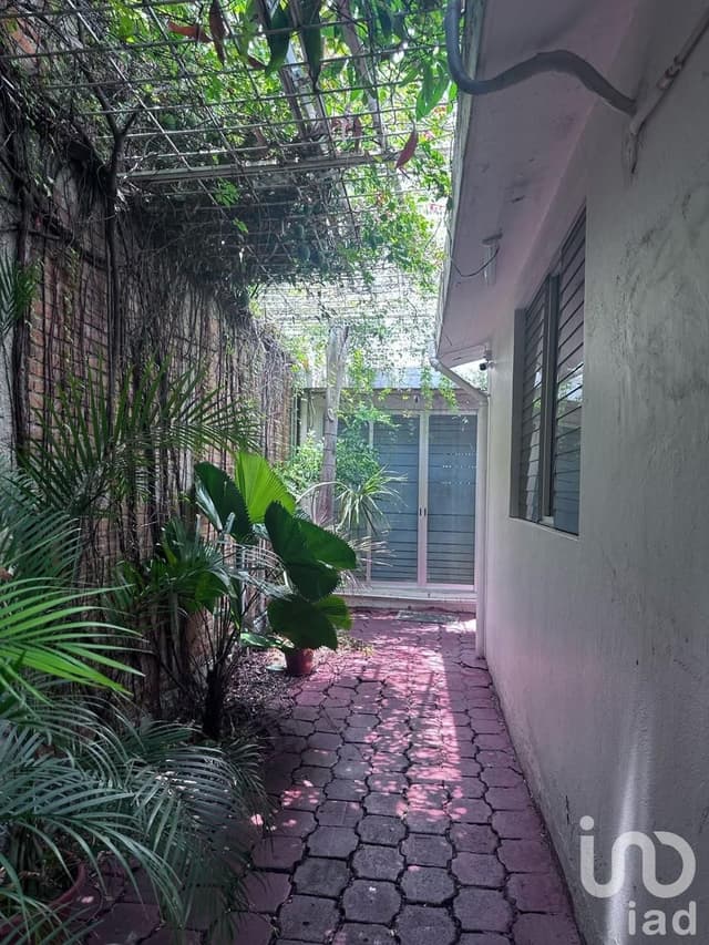 CASA EN VENTA DE UNA SOLA PLANTA, IDEAL PARA OFICINAS