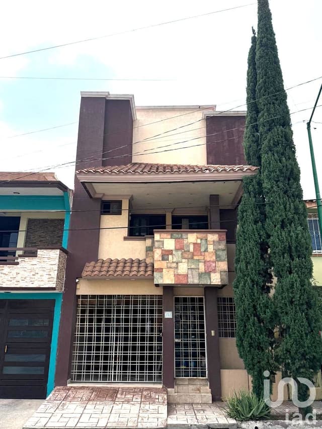 CASA EN VENTA EN FRACCIONAMIENTO SAN FERNANDO DEL LADO NORTE ORIENTE DE TUXTLA