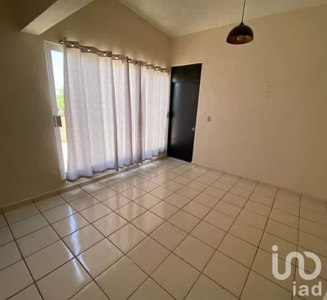 Casa Canario en col. Calandrio La Paz, B.C.S.