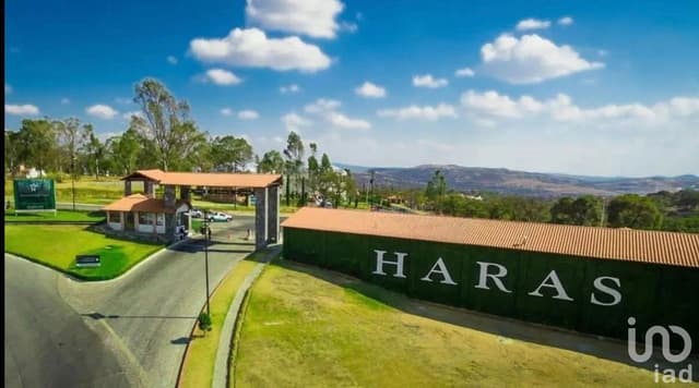 Venta de Terreno en Haras del Bosque 810 m2 en Av. principal