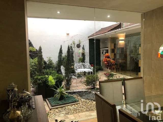 LUJOSA RESIDENCIA CON CASA PRINCIPAL Y TRES DEPARTAMENTOS EN OXTOPULCO UNIVERSIDAD, COYOACÁN, CDMX.