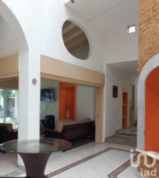 CASA EN VENTA CON ALBERCA Y JARDIN EN FRACCIONAMIENTO CON DOBLE VIGILANCIA