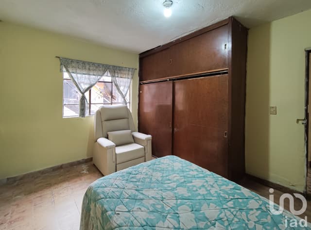 VENTA DE CASA A PRECIO DE TERRENO EN ZONA ESCOLAR, GAM.
