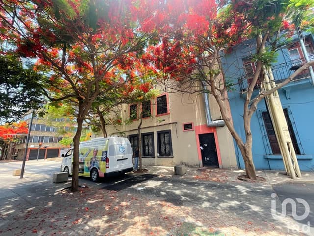 Casa con Uso de Suelo en Venta en Av. Alcalce, Centro de Barranquitas,Guadalajara, Jl