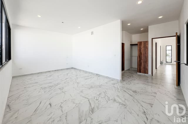 Casa Nueva en Venta en Conkal Yucatan: 4 Recámaras, Piscina, Acabados de Lujo