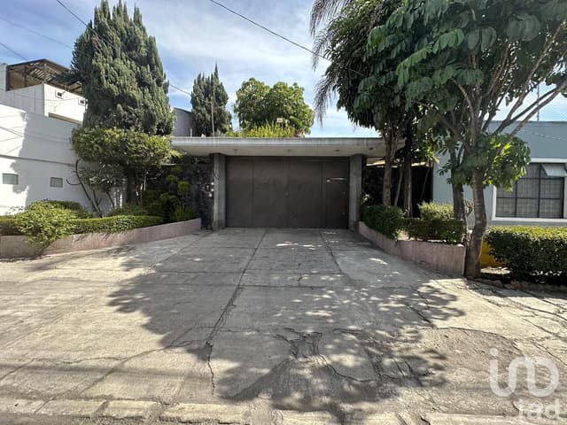 CASA EN VENTA AMPLIA Y CON HERMOSO JARDIN ZONA SAN FELIPE HUEYOTLIPAN